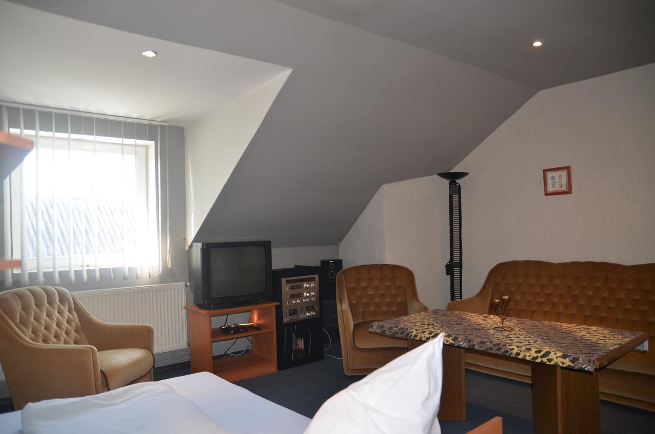 Motel Eden Замосць Экстерьер фото